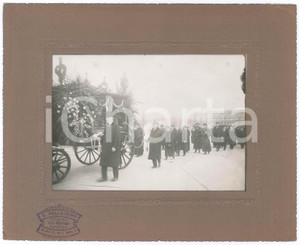 Fotografia d epoca originale 1915 ca MILANO Corteo funebre Arrivo al Cimitero Monumentale Foto PELLEGRINO 1